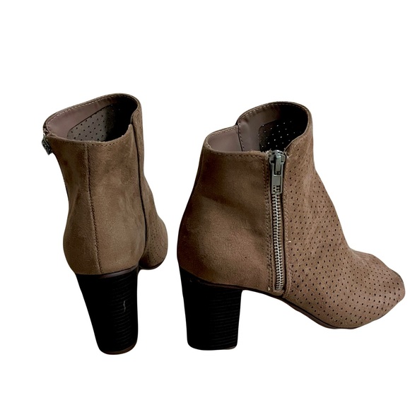 Francesca’s taupe booties - Picture 4 of 4